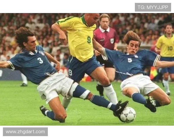 保罗·马尔蒂尼：绿茵场上的传奇巨星与足球历史的永恒符号