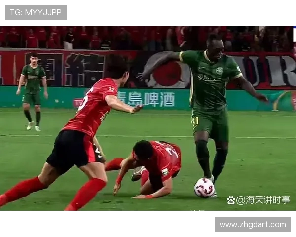 成都足球队反击战术解析:高效快速的进攻体系与防守反击策略结合 成都足球队反击战术解析:高效快速的进攻体系与防守反击策略结合