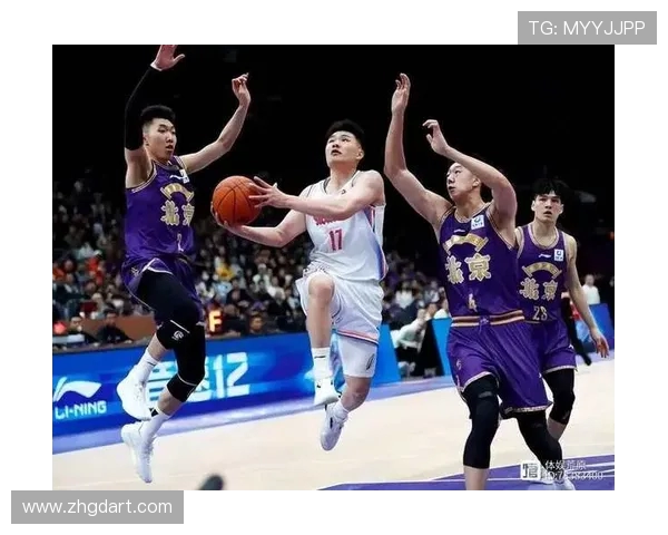 上海大鲨鱼与火箭队激战正酣谁将赢得这场篮球巅峰对决 上海大鲨鱼与火箭队激战正酣谁将赢得这场篮球巅峰对决